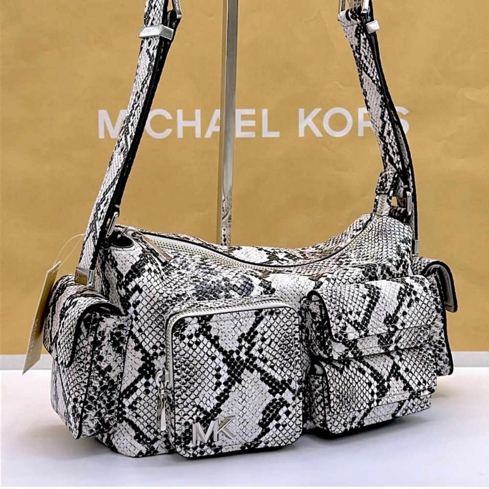 MICHAEL KORS Dakota Md Snake Embossed Leather Pocket Shoulder Bag
ALUMINUM
NWT